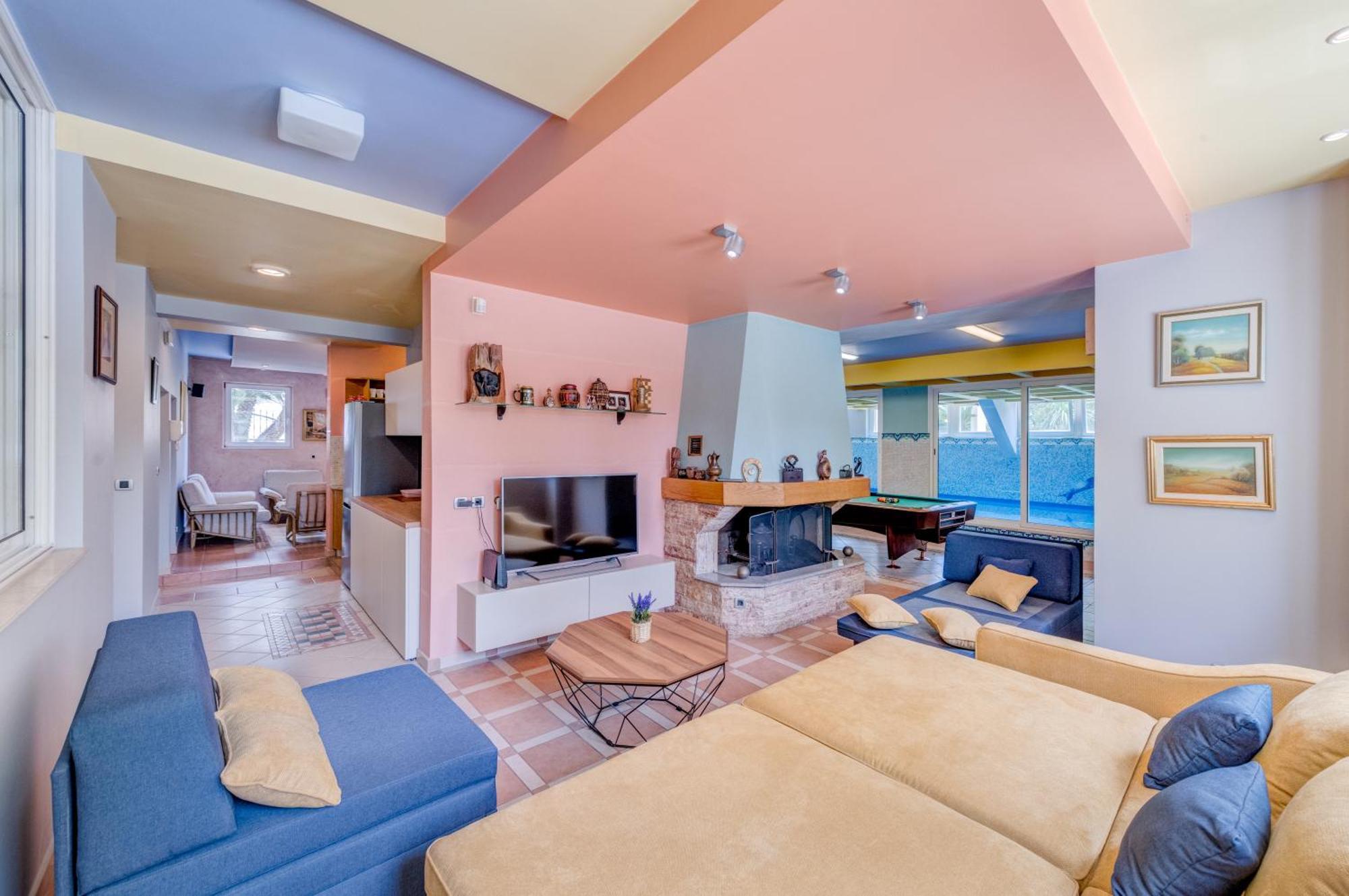 Blue Dolphin Apartment - Private Indoor Pool, Jacuzzi, Garden Split Luaran gambar
