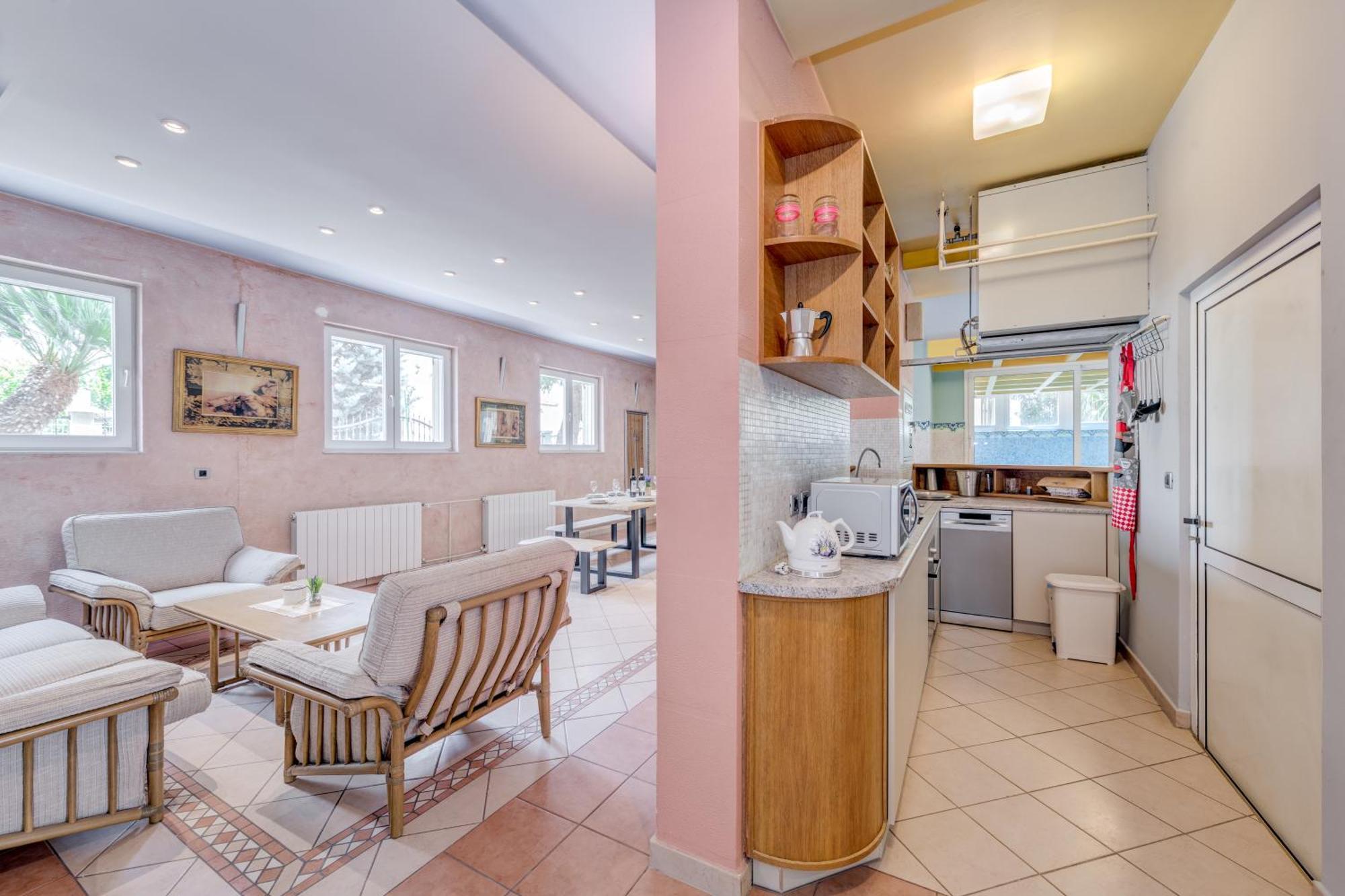 Blue Dolphin Apartment - Private Indoor Pool, Jacuzzi, Garden Split Luaran gambar