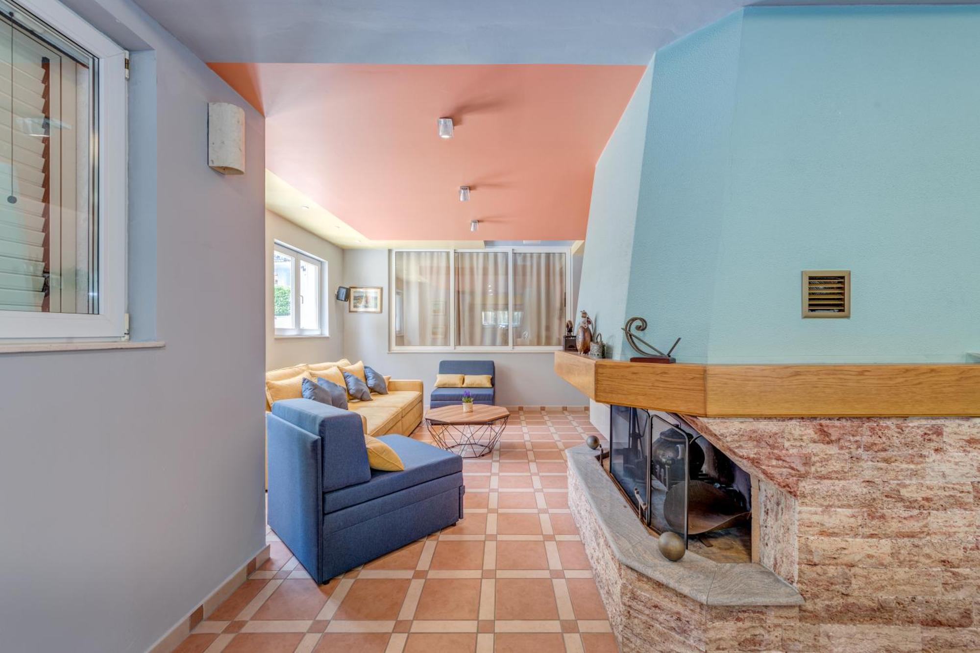 Blue Dolphin Apartment - Private Indoor Pool, Jacuzzi, Garden Split Luaran gambar