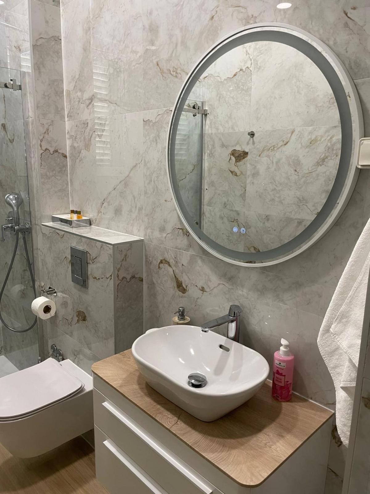 Blue Dolphin Apartment - Private Indoor Pool, Jacuzzi, Garden Split Luaran gambar